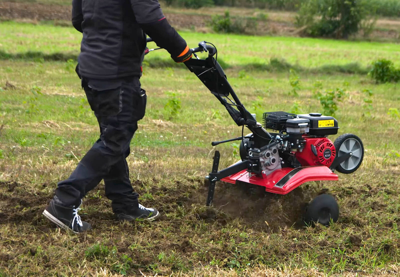 Wybór glebogryzarki spalinowej marki Cedrus zależy od powierzchni ogrodu oraz twardości ziemi Wybór glebogryzarki spalinowej marki Cedrus zależy od powierzchni ogrodu oraz twardości ziemi